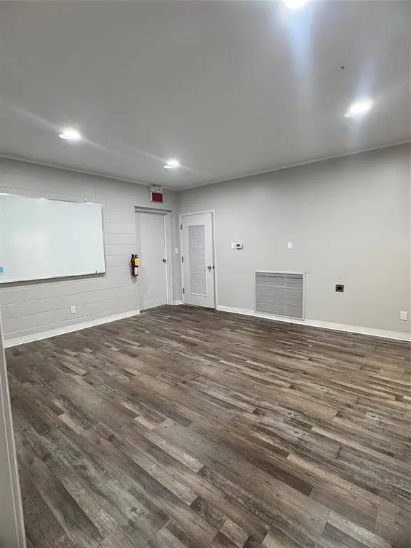 300 N Washington Street, Kaufman, TX 75142