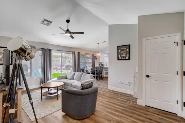8609 Linderwood Dr, Las Vegas, NV 89134-8657