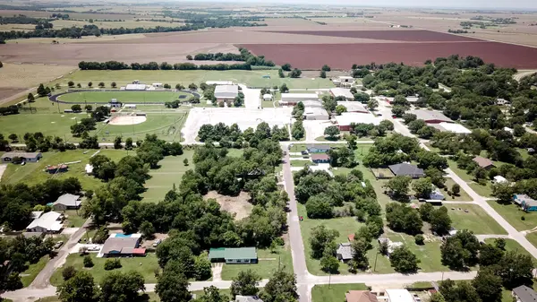 407 El Paso St, Holland, TX 76534