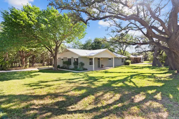 404 Oak Park Dr, Boerne, TX 78006
