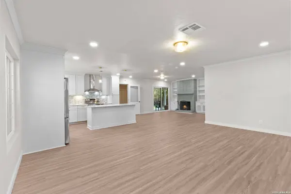 404 Oak Park Dr, Boerne, TX 78006