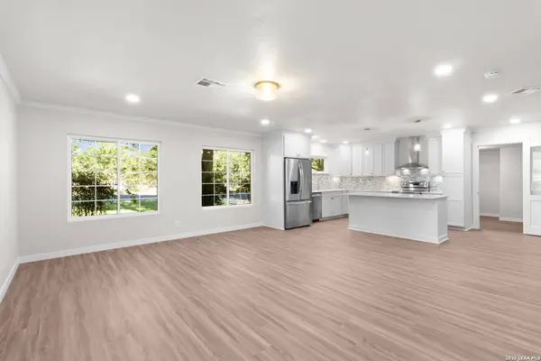 404 Oak Park Dr, Boerne, TX 78006