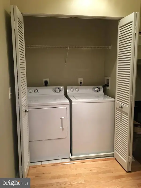 9490 VIRGINIA CENTER BLVD #323, Vienna, VA 22181