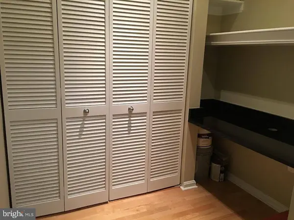 9490 VIRGINIA CENTER BLVD #323, Vienna, VA 22181