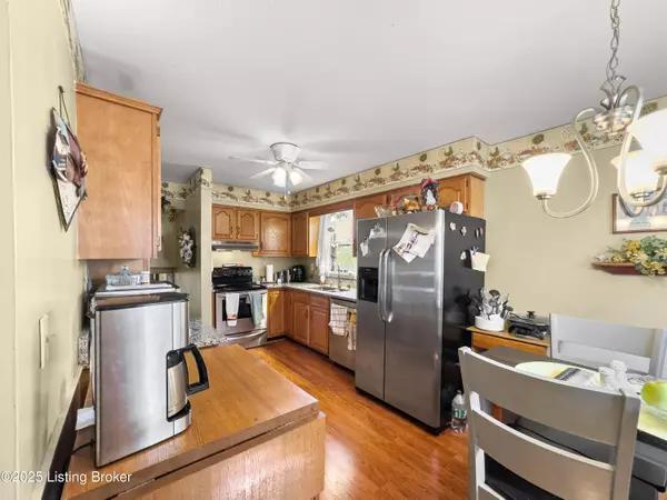 3408 Pinecroft Dr, Louisville, KY 40219