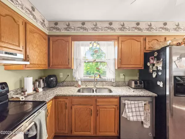 3408 Pinecroft Dr, Louisville, KY 40219