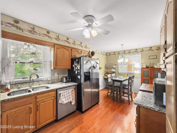 3408 Pinecroft Dr, Louisville, KY 40219