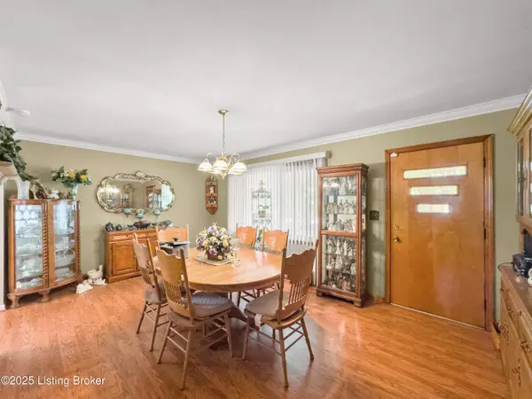 3408 Pinecroft Dr, Louisville, KY 40219