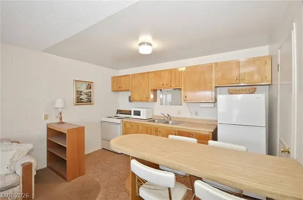 3720 Royal Crest ST #21, Las Vegas, NV 89119