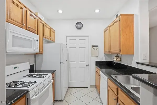 7147 S Durango DR #111, Las Vegas, NV 89113