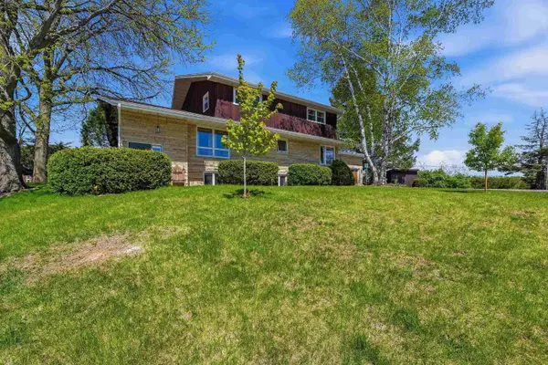 319 Hilllcrest Drive, Beaver Dam, WI 53916