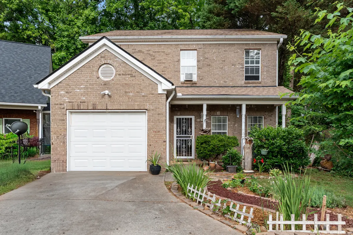 635 Shadowmoore Dr, Riverdale, GA 30274-3579