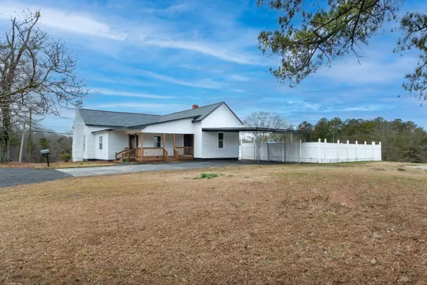 2562 Roscoe Rd, Newnan, GA 30263-4048