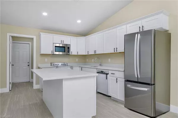 876 Apartment ST E, Lehigh Acres, FL 33974