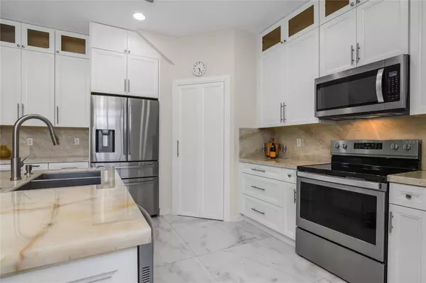 10125 N GOLDEN ELM DR, Estero, FL 33928