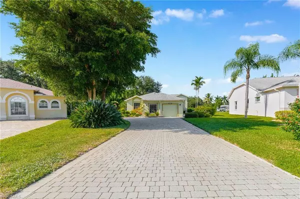 9225 Coachhouse LN, Estero, FL 33928
