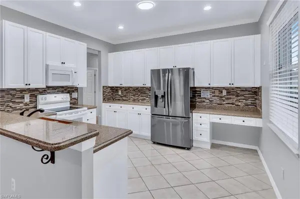 11239 Lakeland CIR, Fort Myers, FL 33913