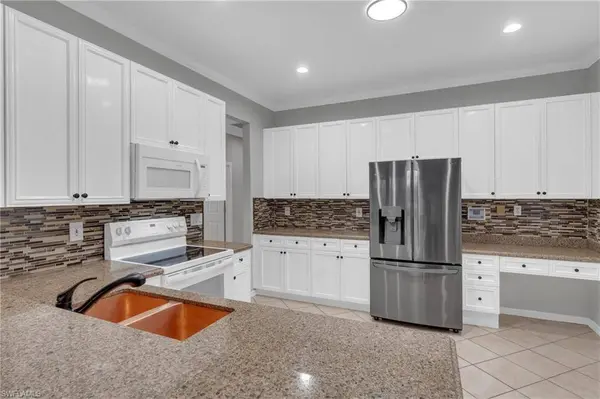 11239 Lakeland CIR, Fort Myers, FL 33913