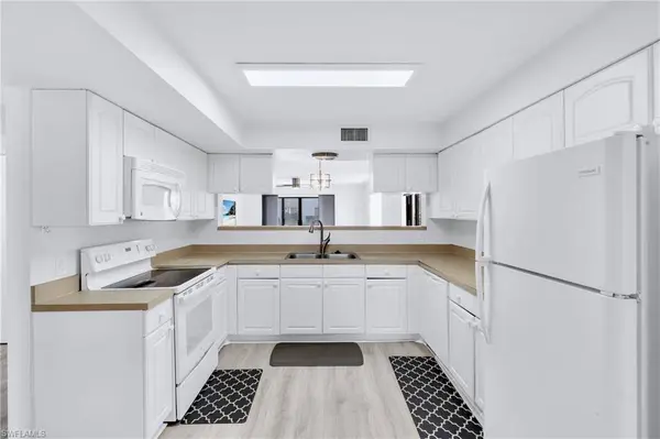 910 Vanderbilt Beach RD #315, Naples, FL 34108