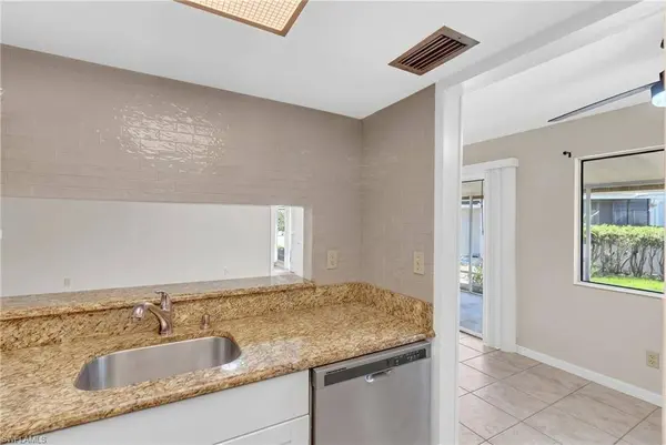 3276 Royal Canadian TRCE #2, Fort Myers, FL 33907