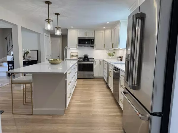 72 Devon Rd, Norwood, MA 02062