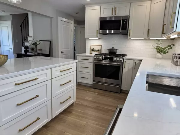 72 Devon Rd, Norwood, MA 02062