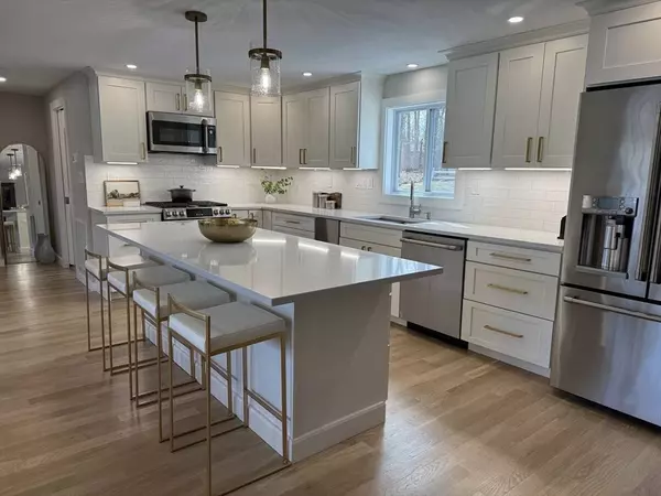 72 Devon Rd, Norwood, MA 02062