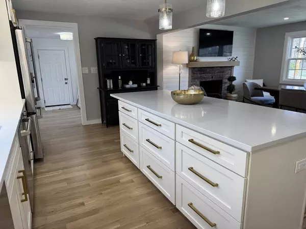 72 Devon Rd, Norwood, MA 02062