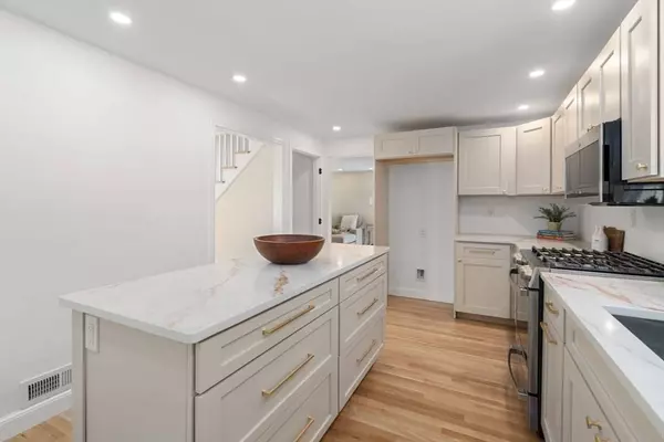 110 Westover Pkwy, Norwood, MA 02062