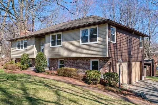 30 Mill Pond Ln, Norwood, MA 02062