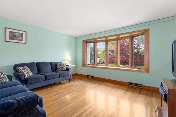 28 Arnold Rd, Norwood, MA 02062