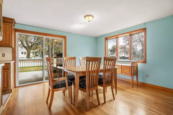 28 Arnold Rd, Norwood, MA 02062