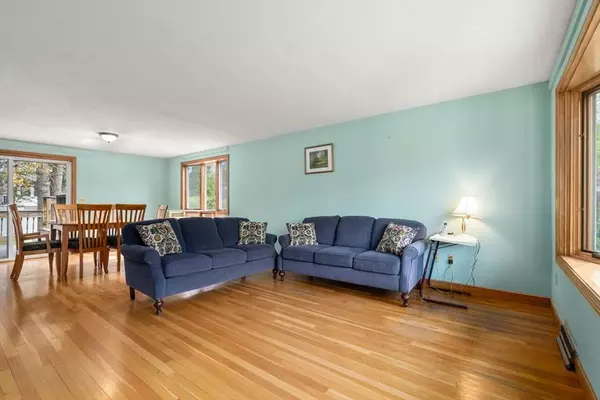 28 Arnold Rd, Norwood, MA 02062