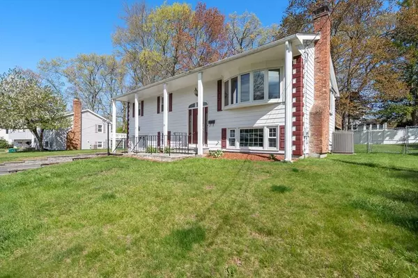 28 Arnold Rd, Norwood, MA 02062