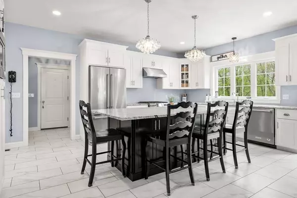 15 Day Lily Ln, Walpole, MA 02081