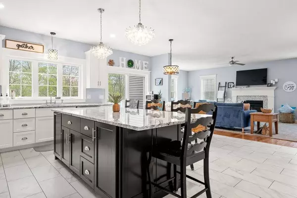 15 Day Lily Ln, Walpole, MA 02081