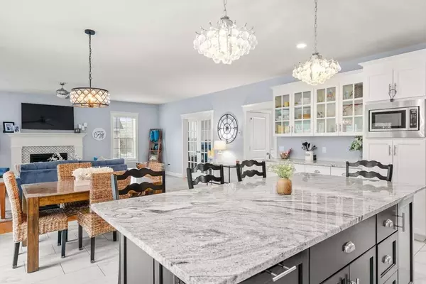 15 Day Lily Ln, Walpole, MA 02081