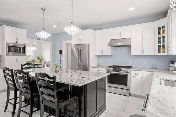 15 Day Lily Ln, Walpole, MA 02081