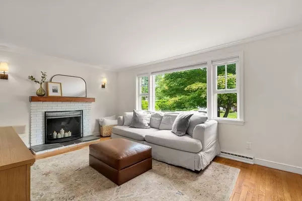 76 Alton St, Walpole, MA 02081