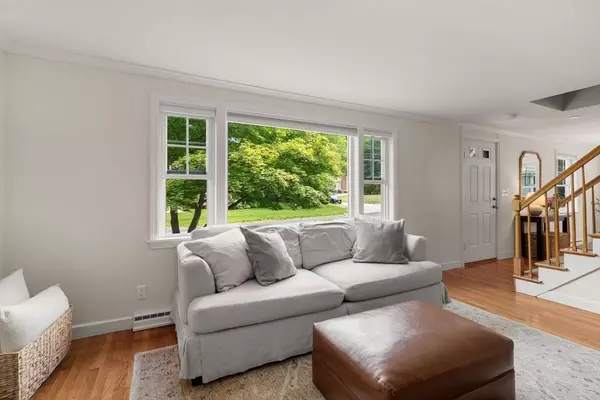 76 Alton St, Walpole, MA 02081