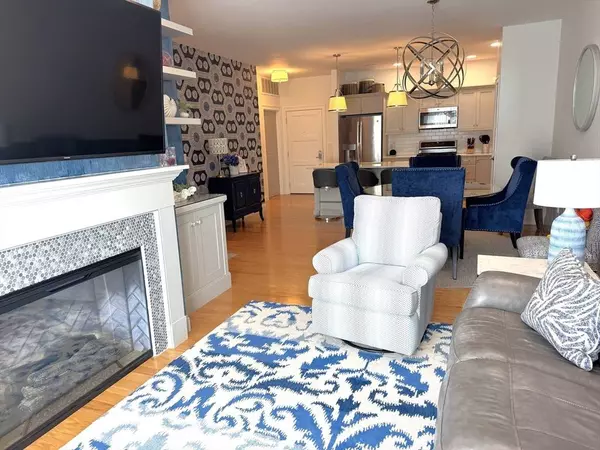 1 Revolution Way #307, Canton, MA 02021