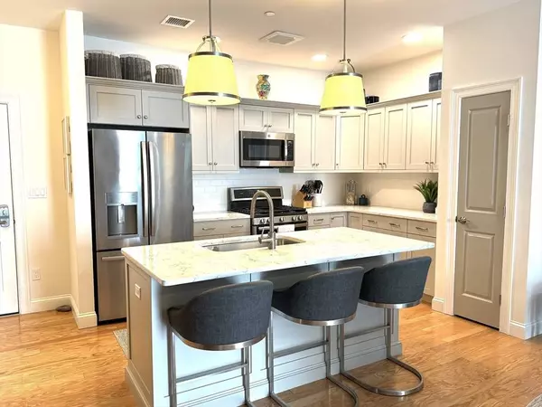 1 Revolution Way #307, Canton, MA 02021