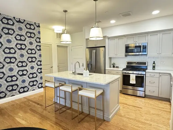 1 Revolution Way #307, Canton, MA 02021