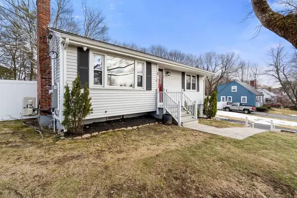 38 Irving Dr, Walpole, MA 02081