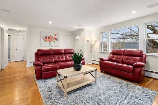 38 Irving Dr, Walpole, MA 02081