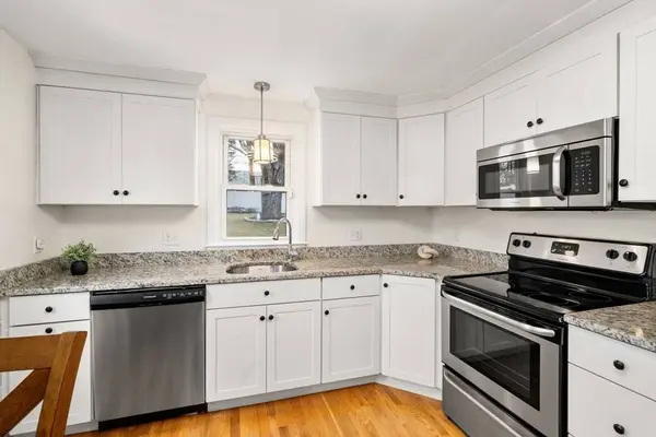 38 Irving Dr, Walpole, MA 02081