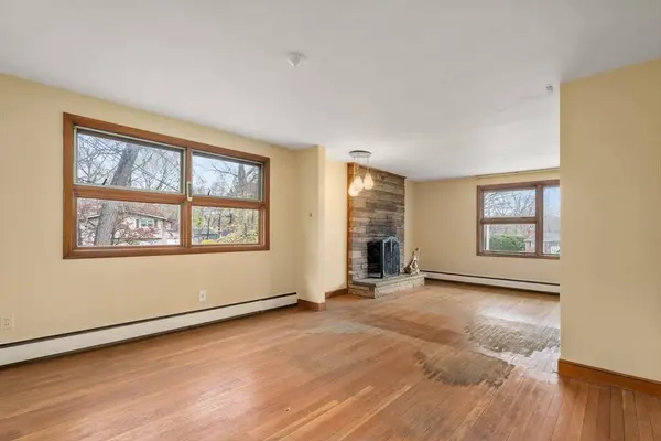 4 Greenwich Rd, Norwood, MA 02062