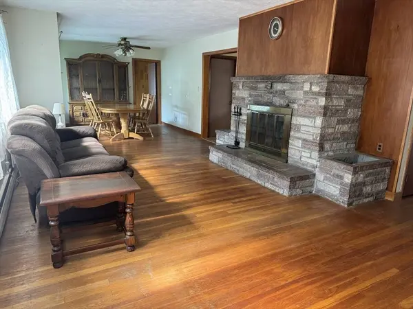 16 Buckingham Rd, Norwood, MA 02062