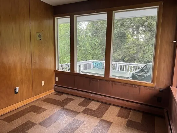 16 Buckingham Rd, Norwood, MA 02062