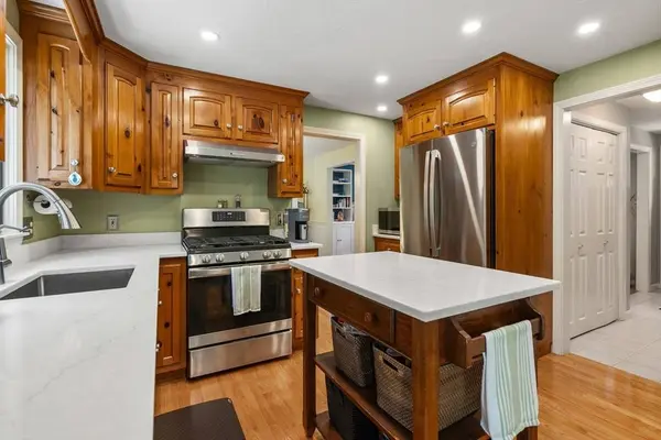 1476 Washington St, Walpole, MA 02081